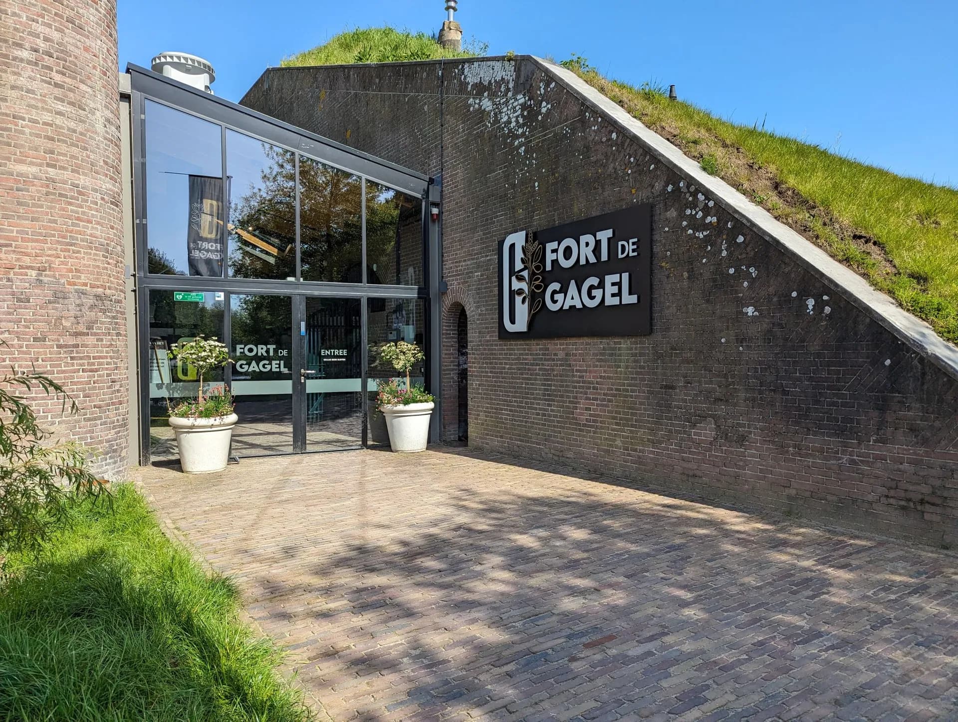 Beeld bij de bijeenkomst: Open bijeenkomst op Fort de Gagel